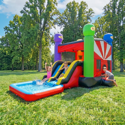 Jeu gonflable HeroKiddo Ninja Warrior 24 pi avec glissade d'eau et piscine, saut gonflable avec panier de basketball