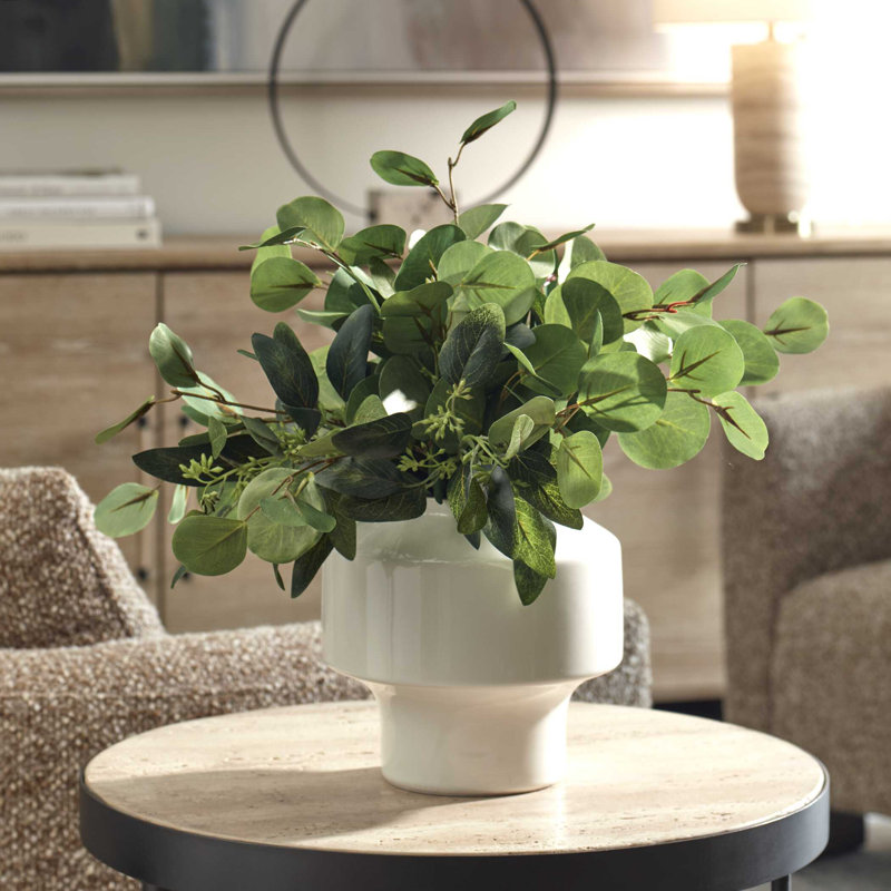 Vase et accent d'eucalyptus Uttermost Essence