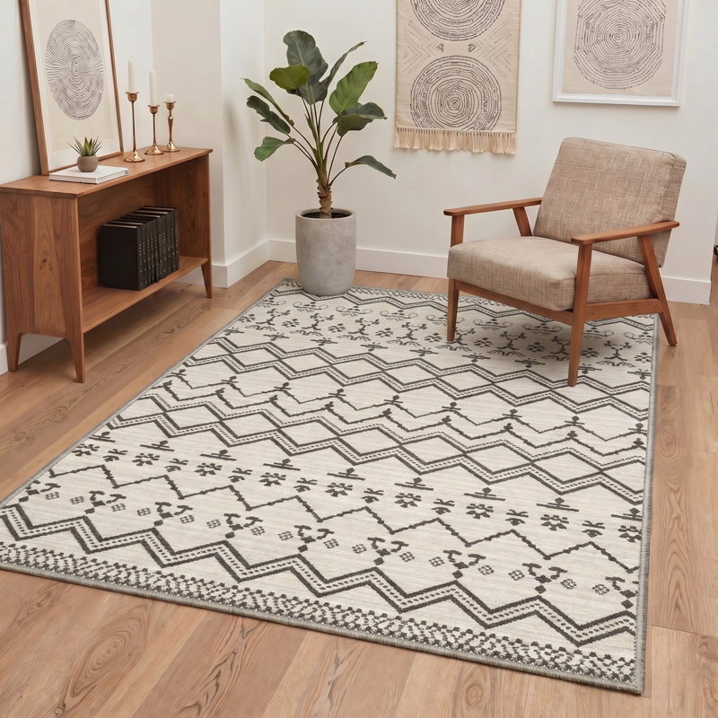 Abrahamson Zenora Geometric Machine Washable Beige / Brown Indoor Area Rug with Non-Slip Backing, Round 5'