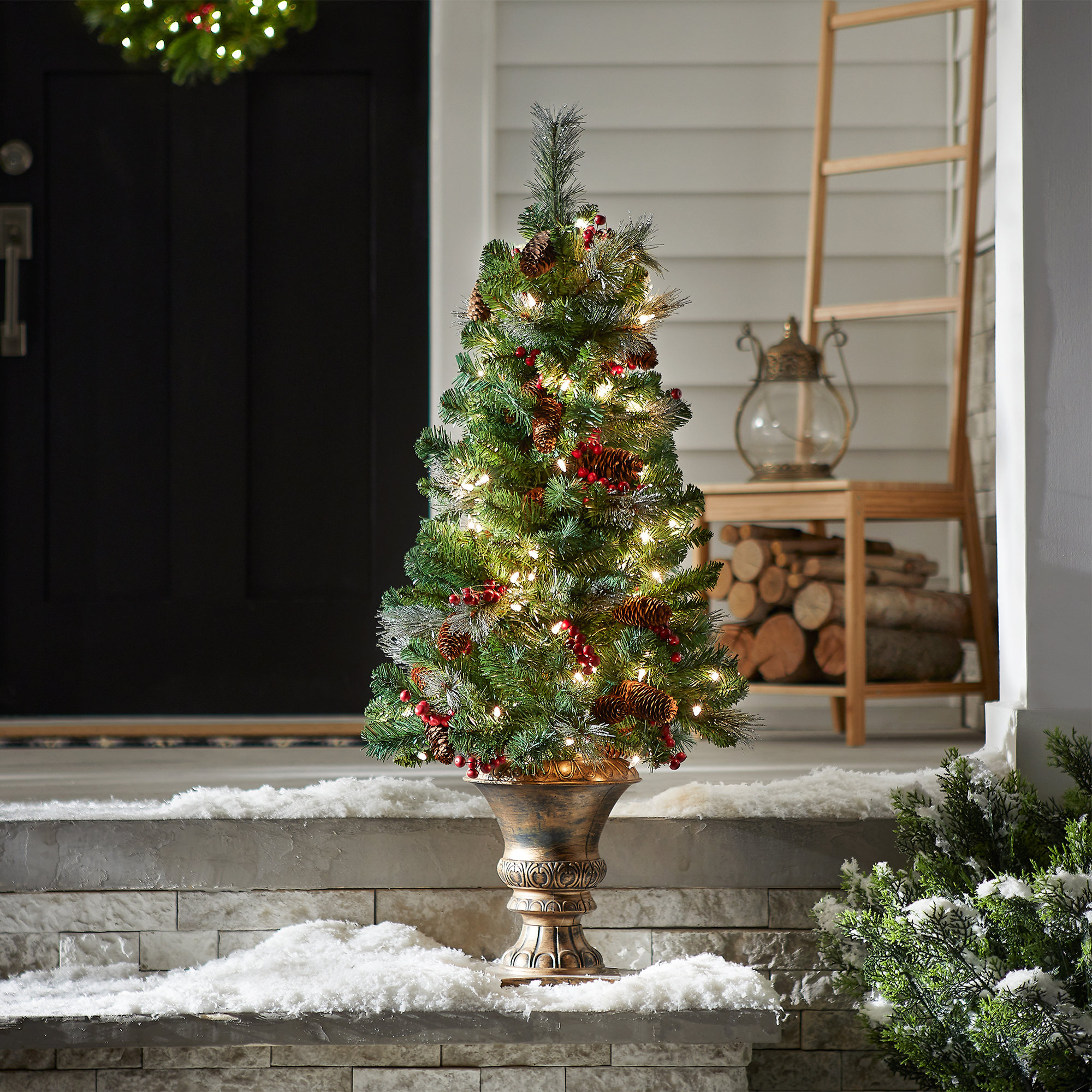 The Holiday Aisle® Crestwood Spruce Entrance Tree, Clear Lights, 4'