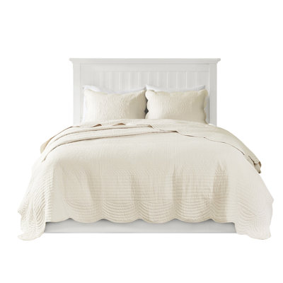 Cream 3 Piece Quilt For King/ King With Fine Scalloped Edge Reversible In King, Soft And Lightweight