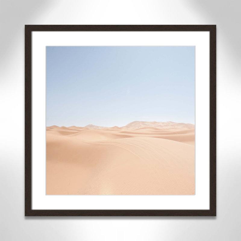 «Desert Serenity I Print» par Mark Eder, H 23,5 po x l 23,5 po x P 0,75 po, Cadre de boîte en noyer, Blanc