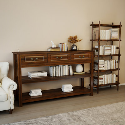 Console de 63 pouces en bois avec 3 tiroirs, façades de tiroirs encastrées en panneau de fibres à densité moyenne moulées avec poignées en métal antique rétro, 2 tablettes de rangement ouvertes, pieds de 2,2 po x 1,4 po d'épaisseur, entrée de table de canapé rustique