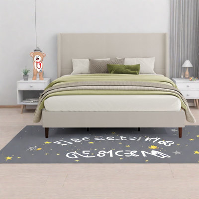 Lits King modernes, cadre en bois recouvert de chenille beige pour maisons spacieuses