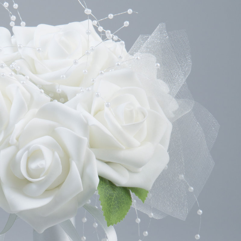 Arrangement floral rose en mousse, blanc