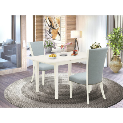 L'ensemble de 3 pièces de table de salle à manger contient une table de cuisine rectangulaire avec feuille papillon et 2 chaises Parson en tissu bleu bébé, lin blanc