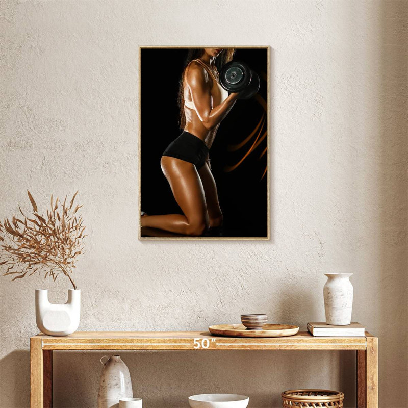 Dame soulevant des haltères, 21 po x 31 po, Floating Frame Natural Wood