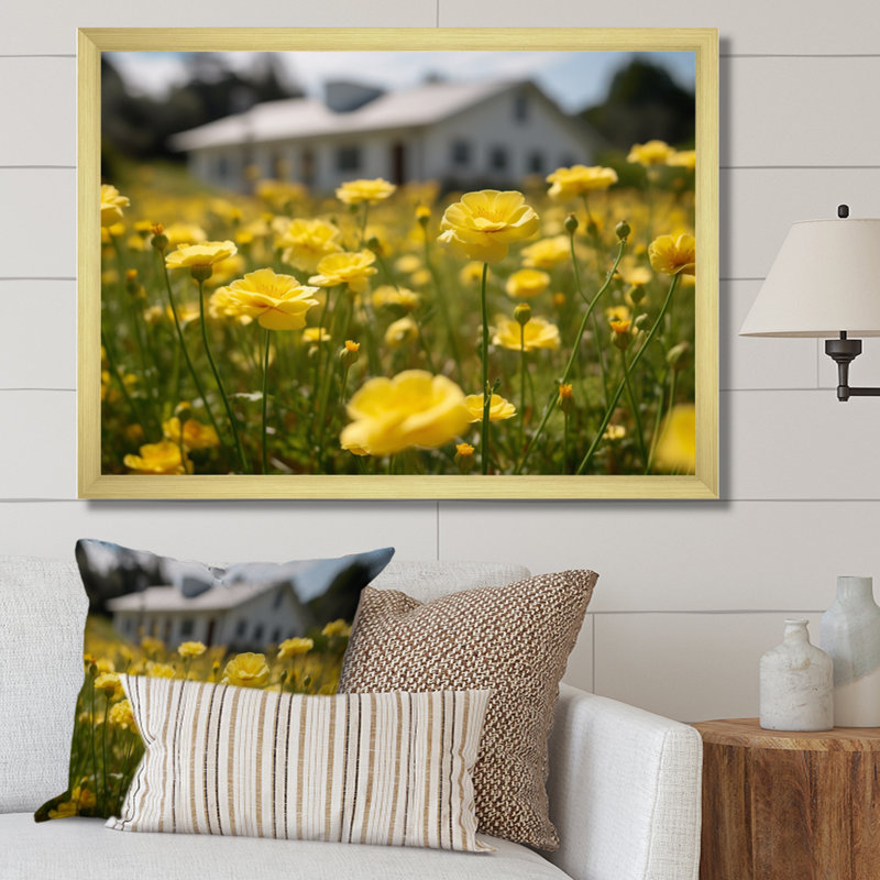 «Yellow Buttercups At The Farm II», reproduction sur toile, H 24 po x l 32 po x P 1 po, Encadrement doré
