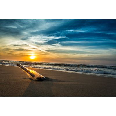 «Bottle on a Beach» par Shaiith - photographie sur toile tendue