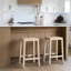 Le tabouret Colony présente un design intemporel et minimaliste avec des lignes épurées et une finition brun clair naturel.-117394860