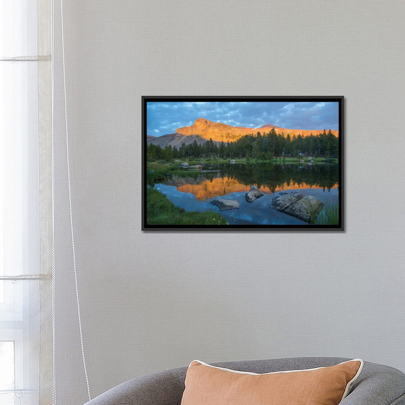 «mountain réfléchis, H 18 po x l 26 po x P 1,5 po, Toile avec cadre noir