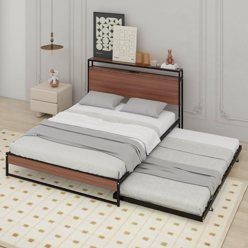 Grand lit plateforme en métal Tinie, Noir