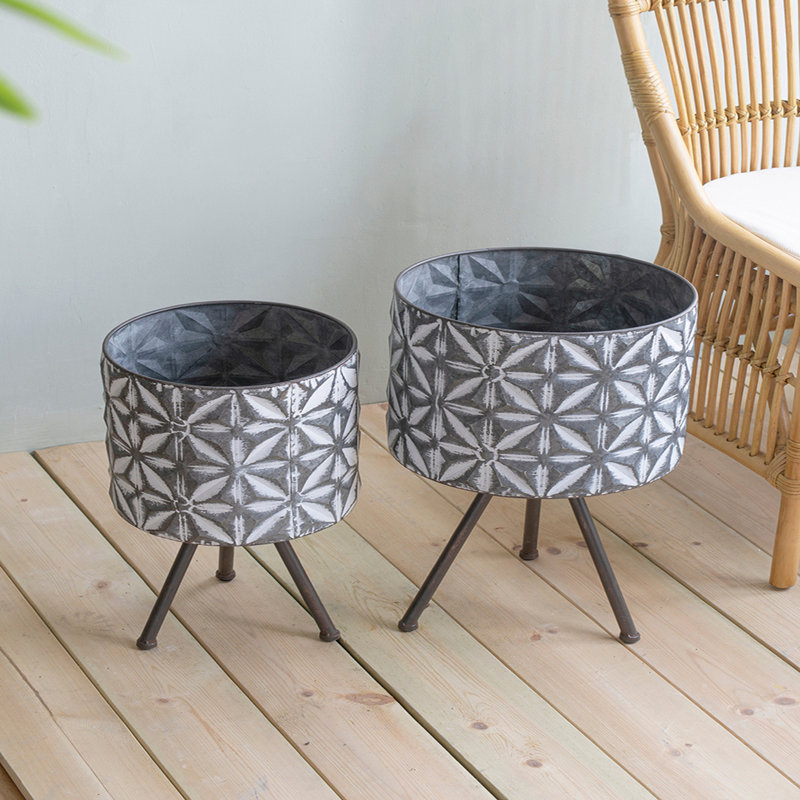 Grand pot à fleurs rond rétro avec supports en fer foncé