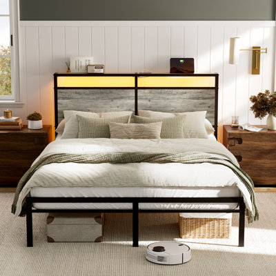 Grand lit plateforme Antioch avec tête de lit, lumière DEL et station de charge, ports USB et Type-C