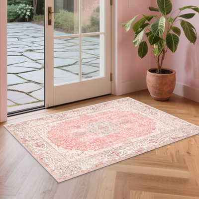 Tapis rose à motif floral lavable à la machine
