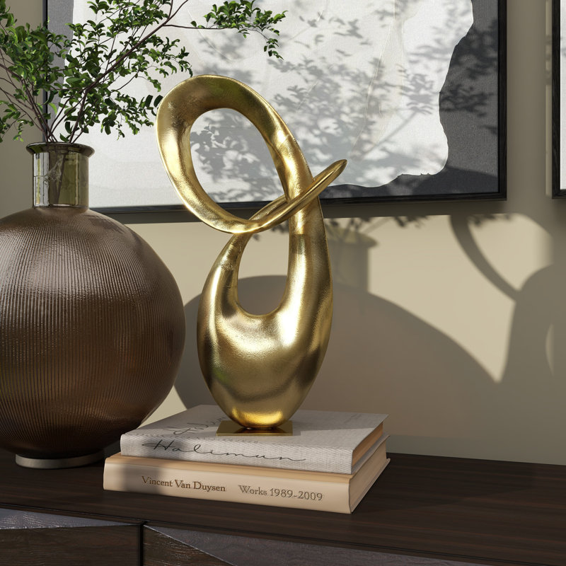 Sculpture abstraite moderne en aluminium massif Berdeen, H 17,45 po x l 9,55 po x P 5,1 po, Doré