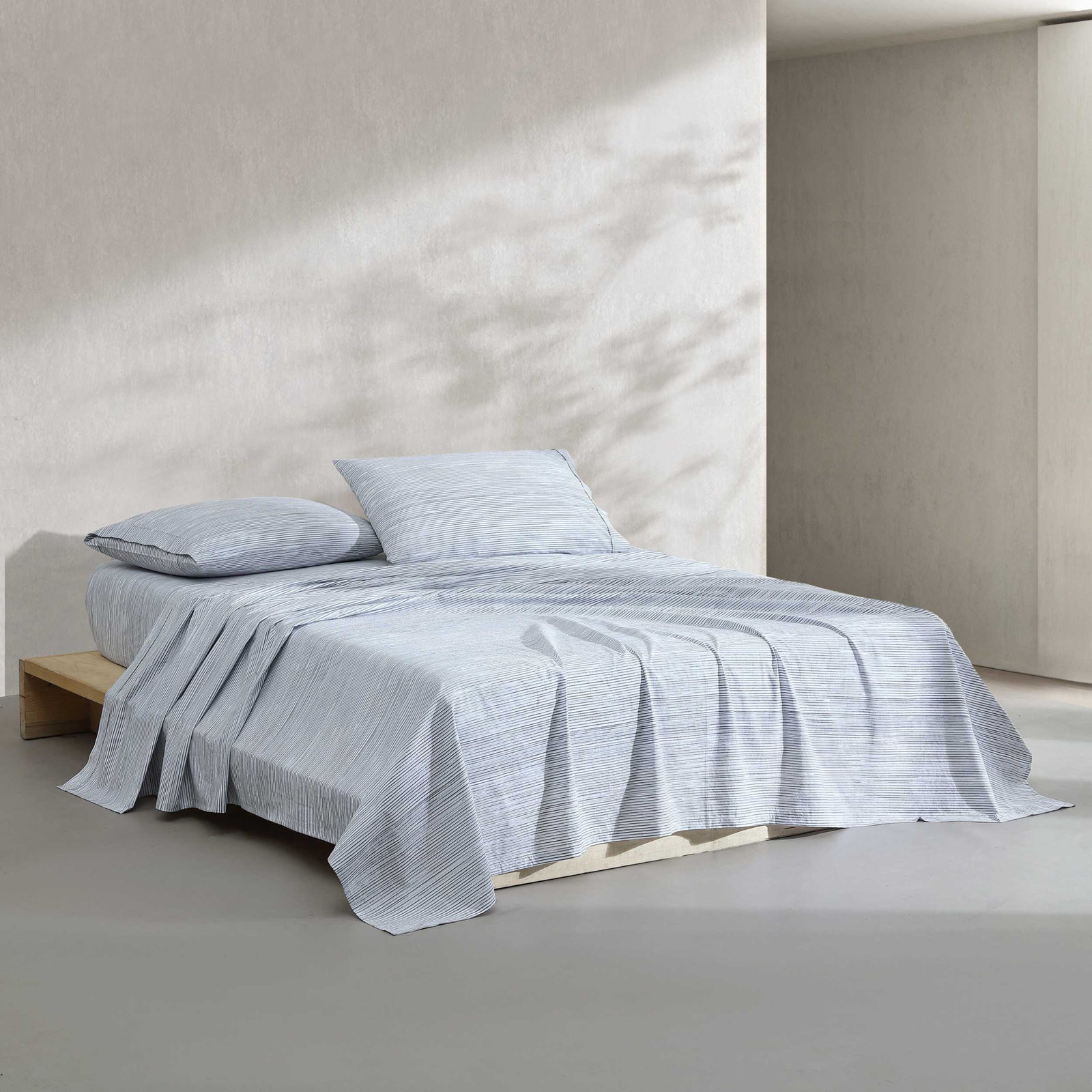 Calvin Klein Washed Cotton Percale Sheet Set, Queen Sheet Set with 2 Pillowcases, Light Blue