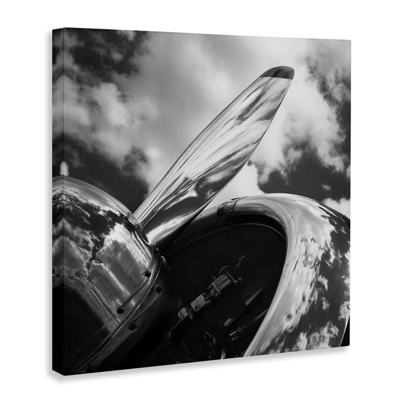 «Propeller with Cloud Reflection» par Chip Forelli, H 36 po x l 36 po