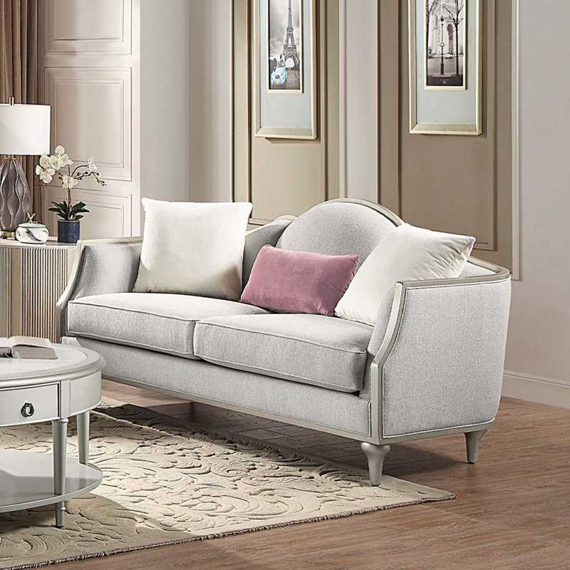 Causeuse Kasa de 66,25 po avec 3 coussins, lin beige et finition champagne