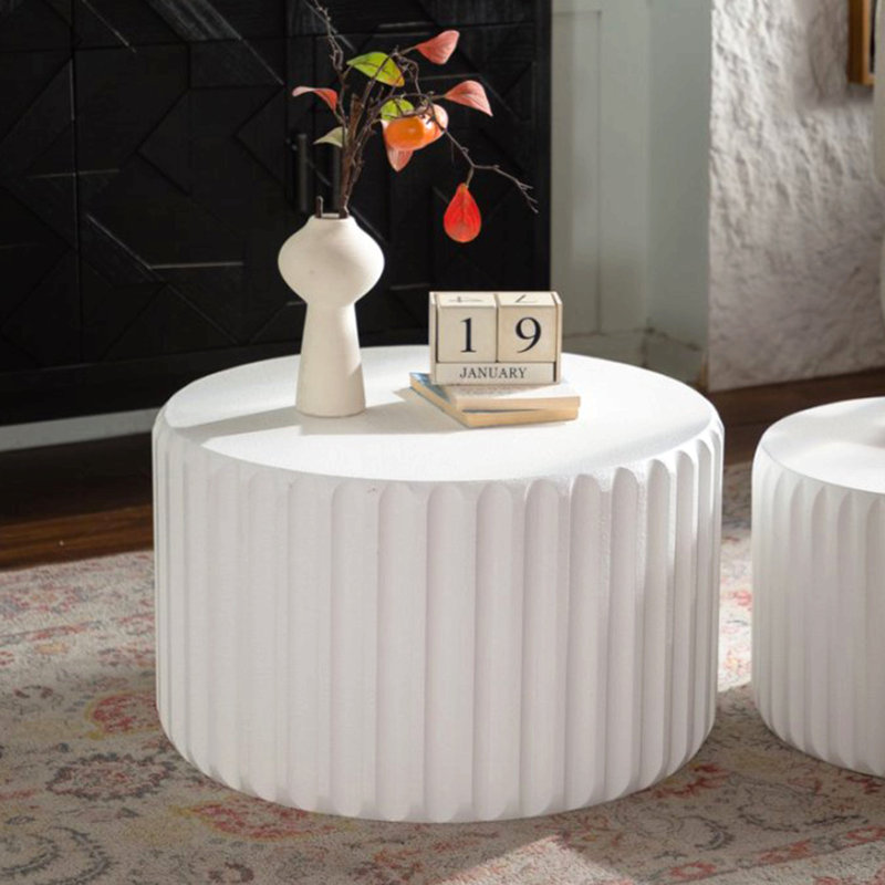 Ensemble de tables basses rondes festonnées blanches, Blanc, crème