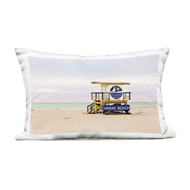Coussin d'extérieur imprimé South Beach Beacon par Seven Trees Design, Plage beige
