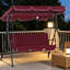 Balancelle en acier stable avec banc trois places, coussins et auvent occultant pour terrasse extérieure. Structure robuste, résistante aux intempéries.