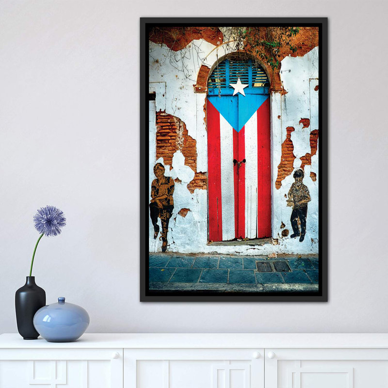 «Puerto Rican Flag Door» - Impression, Cadre noir vieilli, H 26 po x l 18 po x 1,5 po