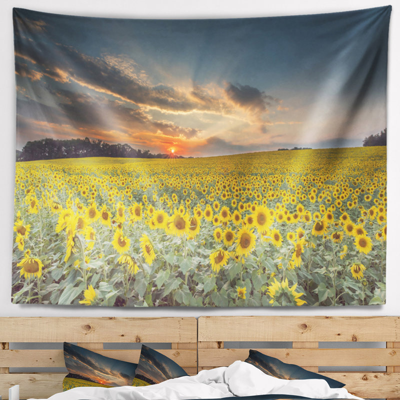 Mélange de tournesol en polyester avec tapisserie ciel en nuage avec accessoires suspendus inclus, H 78 po x l 92 po