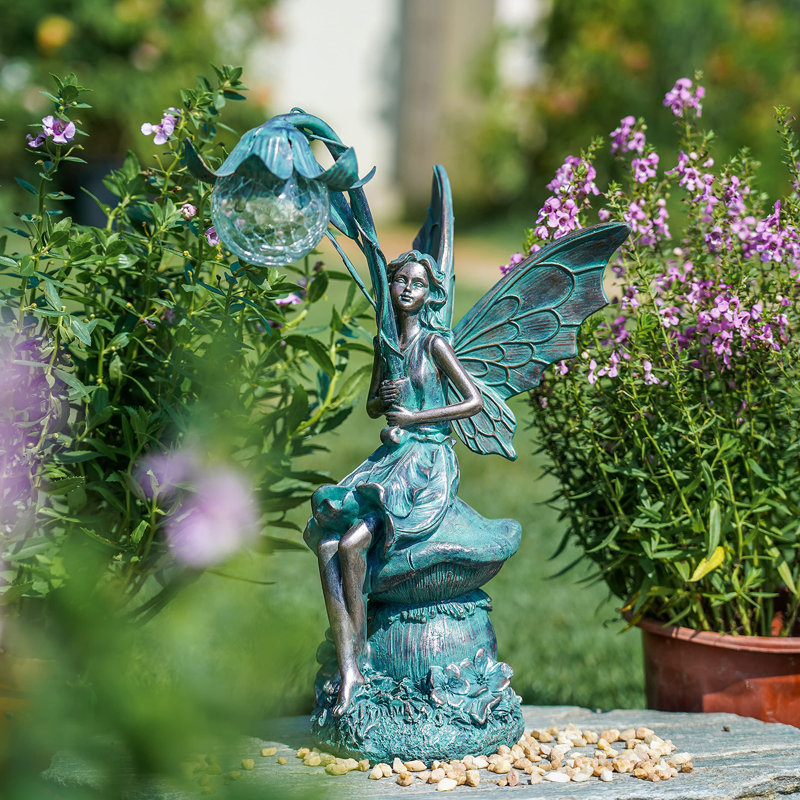 Figurine de jardin fée