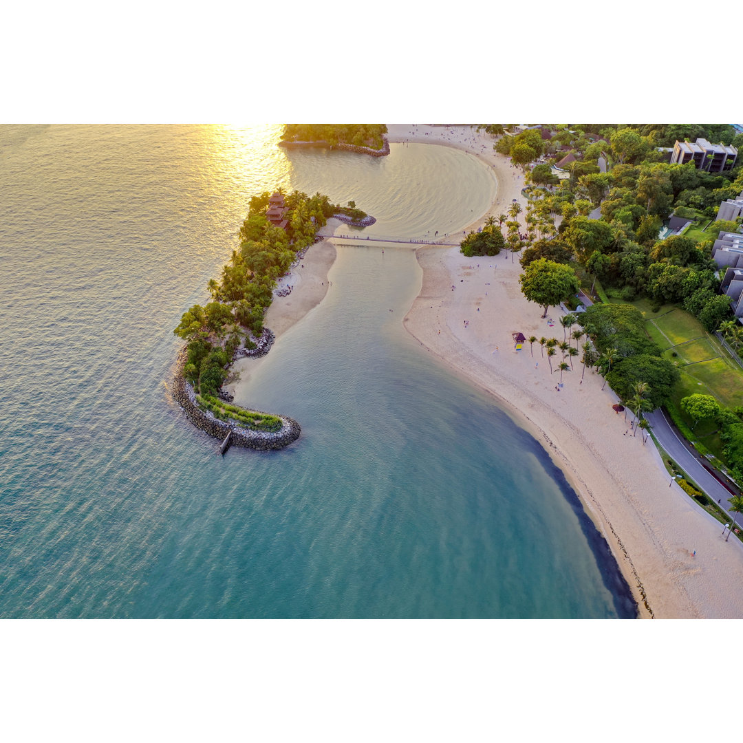 Sentosa Beach von Tobiasjo - Kunstdrucke auf Leinwand