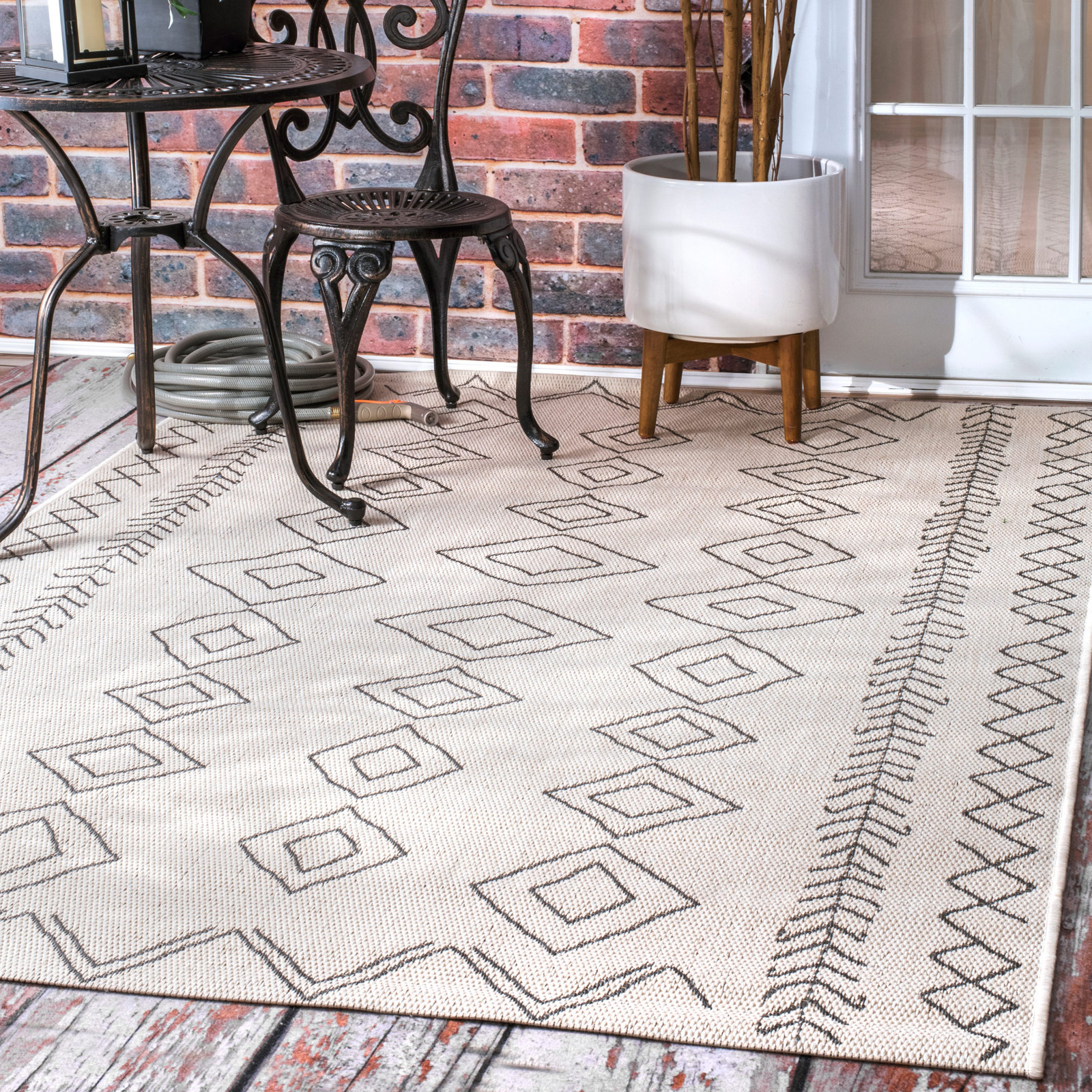 Ezri Diamond Indoor/Outdoor Area Rug for Living Room Patio Deck Front Porch Kitchen, Ivory/Dark Grey, Rectangle 3' x 4'