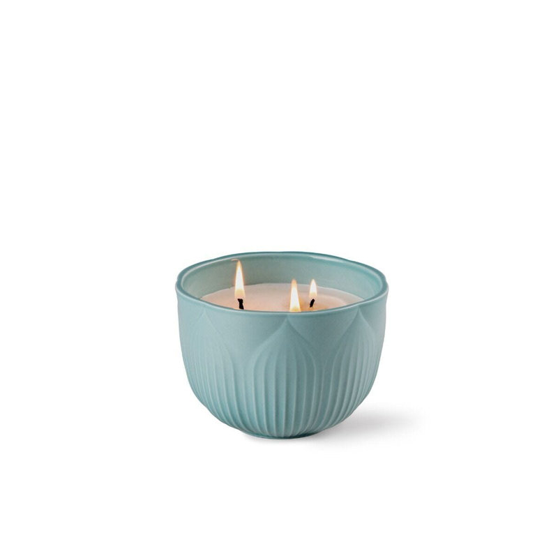 Fleurs Candle. Tropical Blossoms Scent