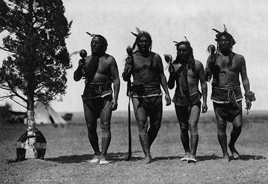 « night hommes », reproduction de photo, H 44 po x l 66 po x P 1,5 po