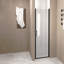 Porte de douche pivotante 28 po x 72 po, cadre en aluminium noir mat, demi-cadre, film en verre trempé anti-déflagrant de 1/4 po (6 mm), poignée en acier inoxydable