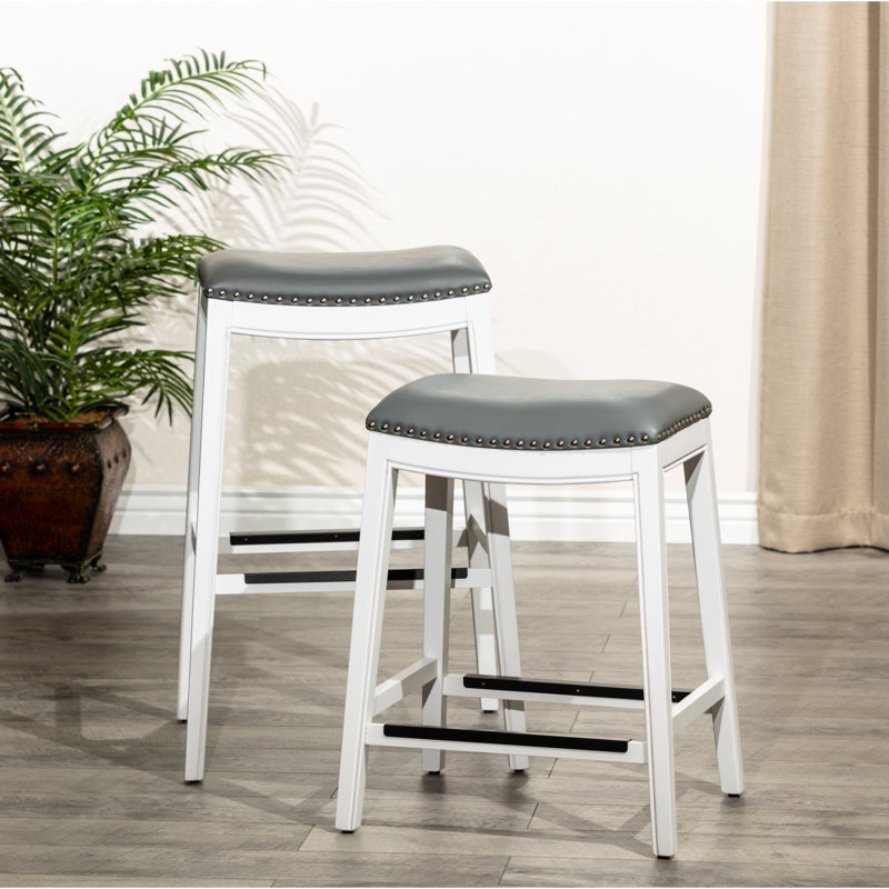 Le tabouret de bar de 30 po avec structure blanche et siège en cuir gris rehausse l'attrait visuel moderne de la cuisine ou de la hauteur de la selle, conçu pour durer
