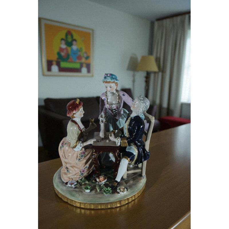 Ensemble de figurines en porcelaine à table avec tasses NIFao 10 po x 10 po x H 13 po
