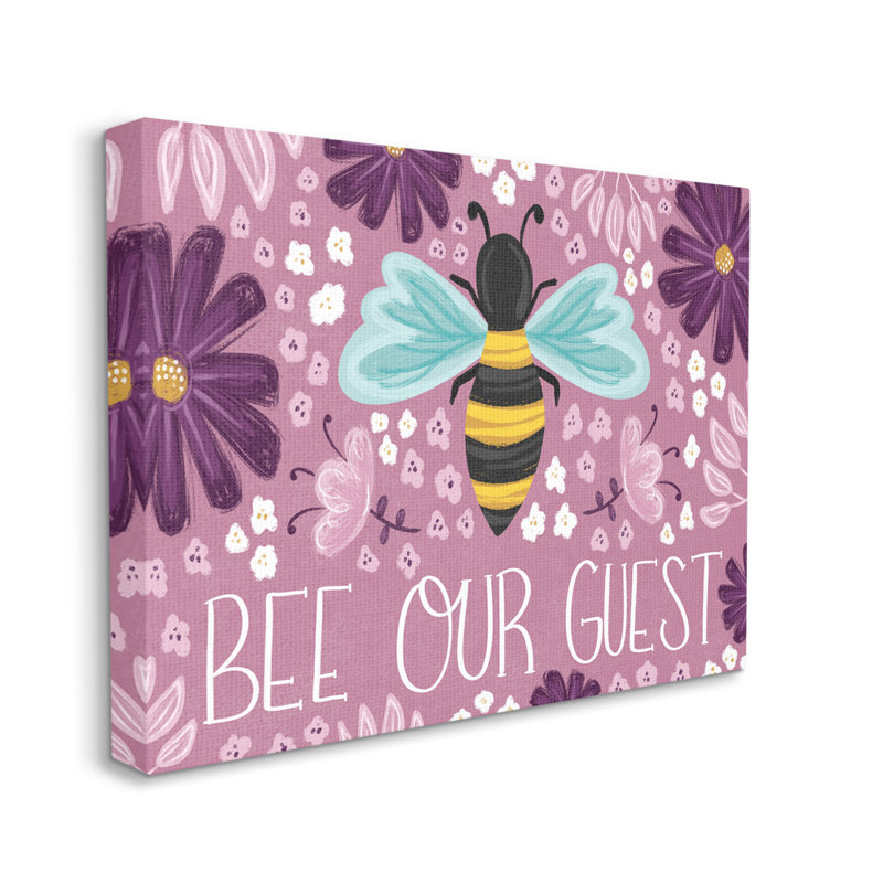«Bee Our Welcome Welcome», fleurs de chalet mauves par Emily Cromwell, H 36 po x l 48 po, Toile tendue