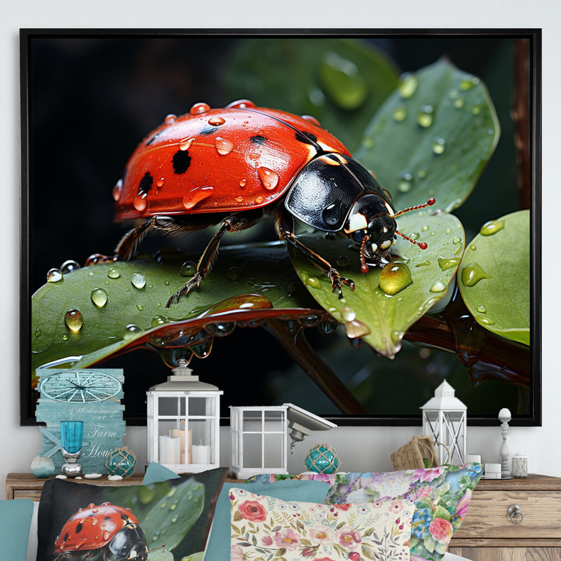 Curious Ladybug Crimson Serenity II, H 16 po x l 32 po x P 1 po, Cadre flottant noir