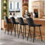 Deux tabourets de comptoir noirs en similicuir, de conception épurée, rehaussent la Cohérence des tabourets modernes de style Mid-Century, confortables et élégants pour les cafés-1462423191