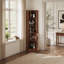 Armoire à vin de coin étroite avec tablettes ouvertes et porte grillagée en métal pour le salon et la salle à manger