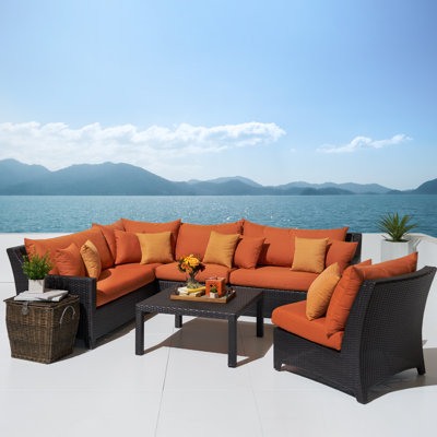Ensemble de conversation modulaire en rotin de six articles avec housses de coussin Sunbrella