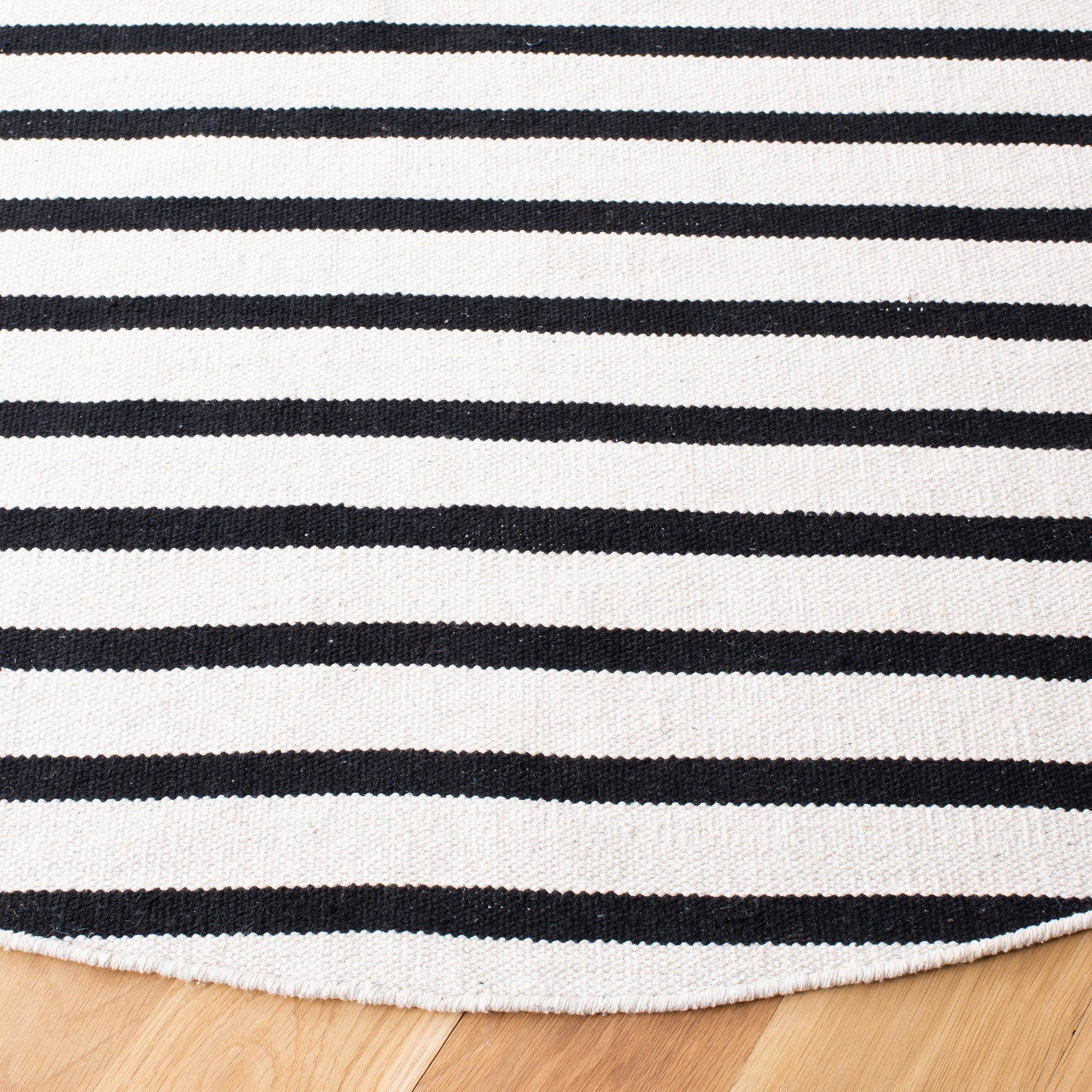 Mando Ivory Black Hand-Woven Striped Cotton Rug, Round 6'