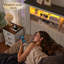 Lit de ferme avec rangement, format Queen, tête de lit, lumière DEL et port USB, 4 tiroirs sous le lit, station de charge intégrée, silencieux, sans sommier requis.-404900104-404900106