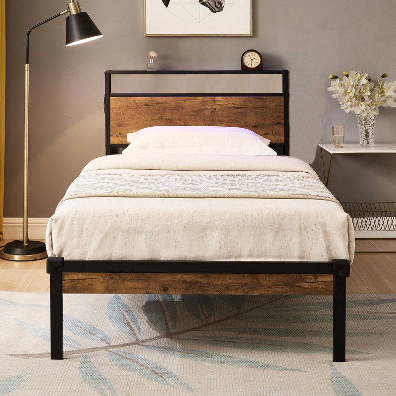 Lit plateforme simple en métal moderne avec tête en bois /, sommier non requis, présentoir de rangement sous le lit, simple à assembler, tête de lit avec cadre noir et brun /, rangement sous le lit, silencieux,