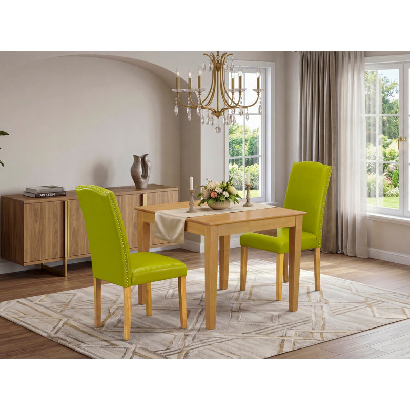Ensemble de coin repas 3 pièces pour petits espaces comprenant une table de salle à manger carrée et 2 chaises Parsons en similicuir vert automne, chêne
