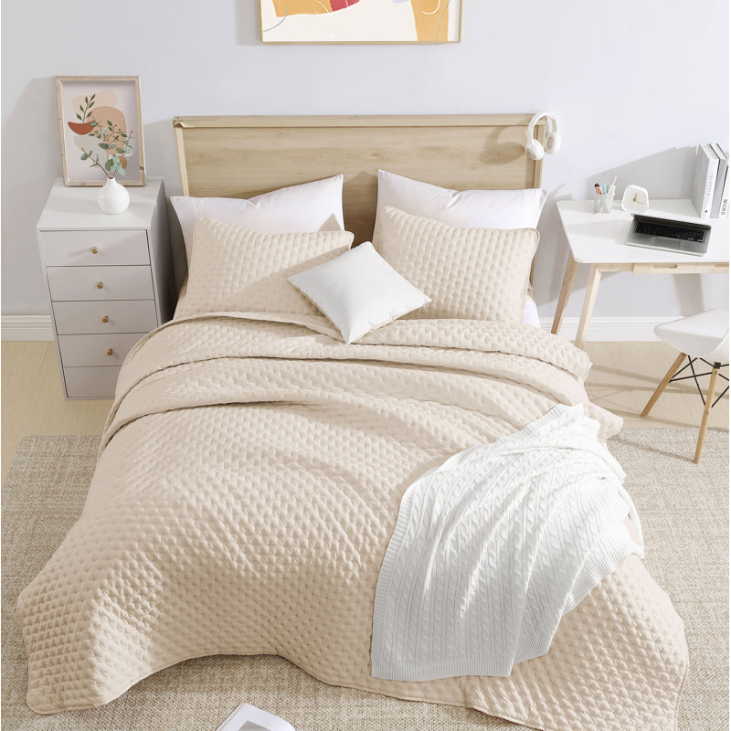 Swift Home Ultra-Soft Floral 3-Piece MicrofiberQuilt Set - Debossed Quatrefoil Dimple - Cute, Feminine, Bubbly - All-Seasonal, Durable, Easy Care