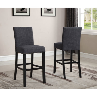 Tabourets en tissu gris, 2 pieds, garniture cloutée, H 44 po, siège de 23 po x 23 po