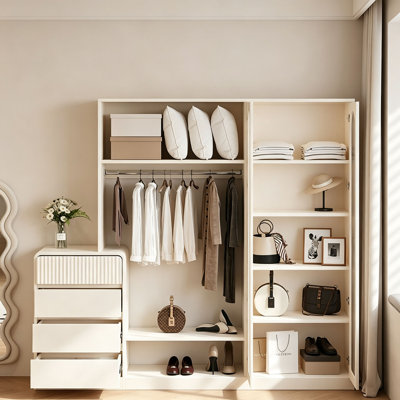 Garde-robe de style crème français