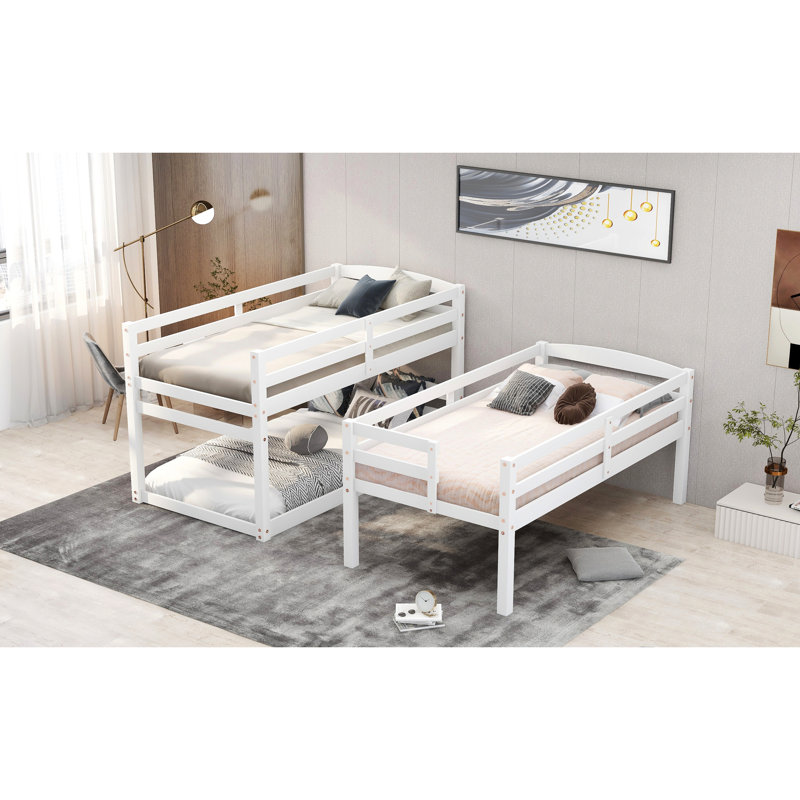 Lit superposé triple blanc avec espace de rangement séparé et simple dans un modèle de compartiment stable