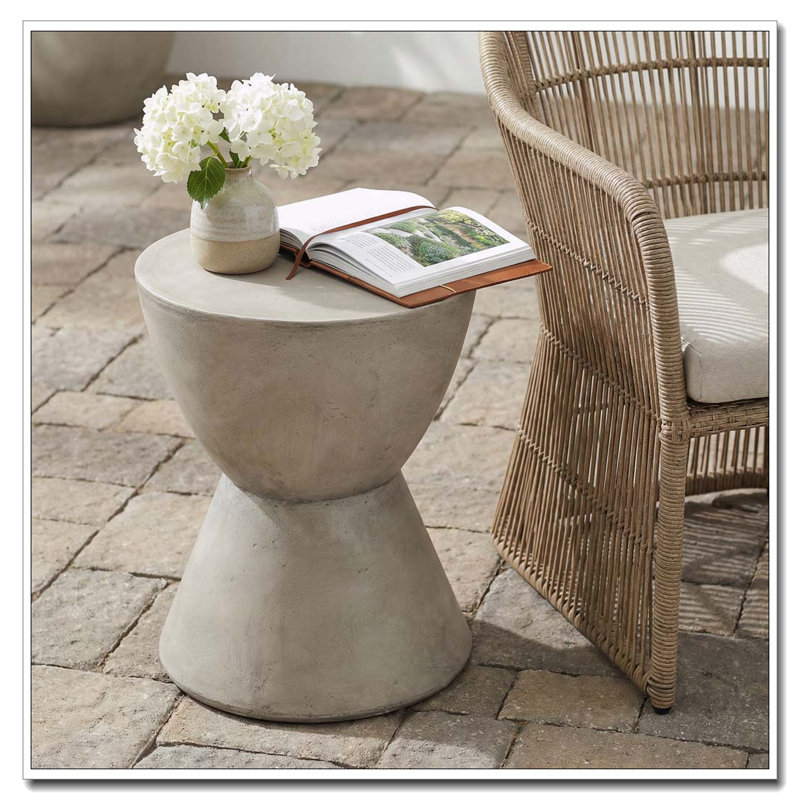 Table d'appoint d'extérieur en béton léger